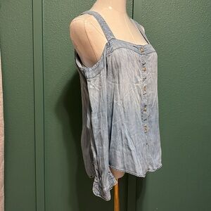 American Eagle Outfitter Women chamboard long sleeve button up shoulder cut out